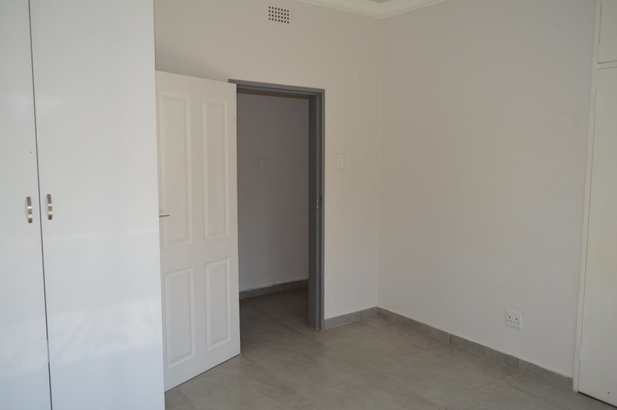To Let Commercial Property for Rent in Flamwood North West